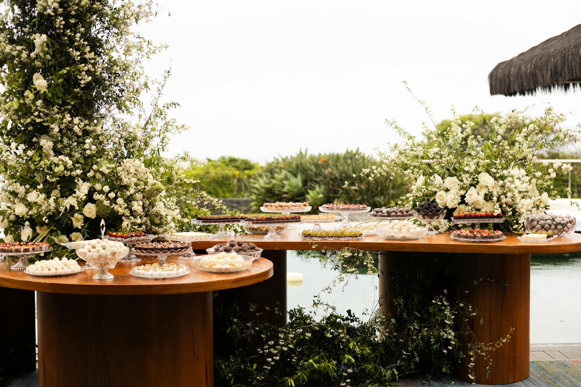 elegant outdoor wedding reception in florianopolis